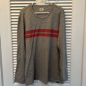 Men’s XL Faherty Henley T Shirt.  L/S.  Heathered Grey & Red.  Like new.